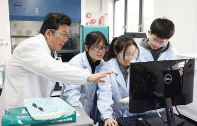 二十余年“追光人” 深耕變色材料科學，創(chuàng)新成果助力雙碳目標